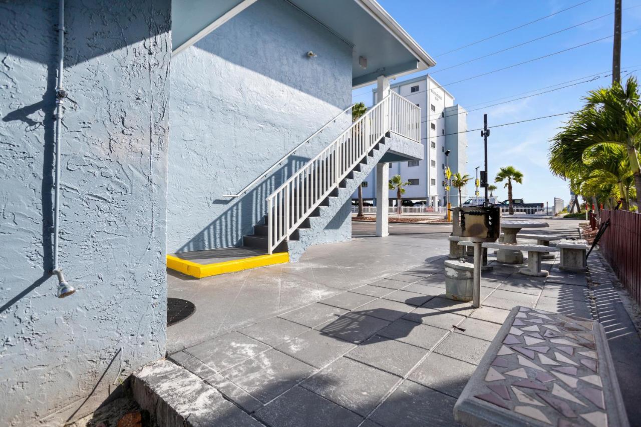 Funshine Sunset Beach St. Pete Beach Exterior foto