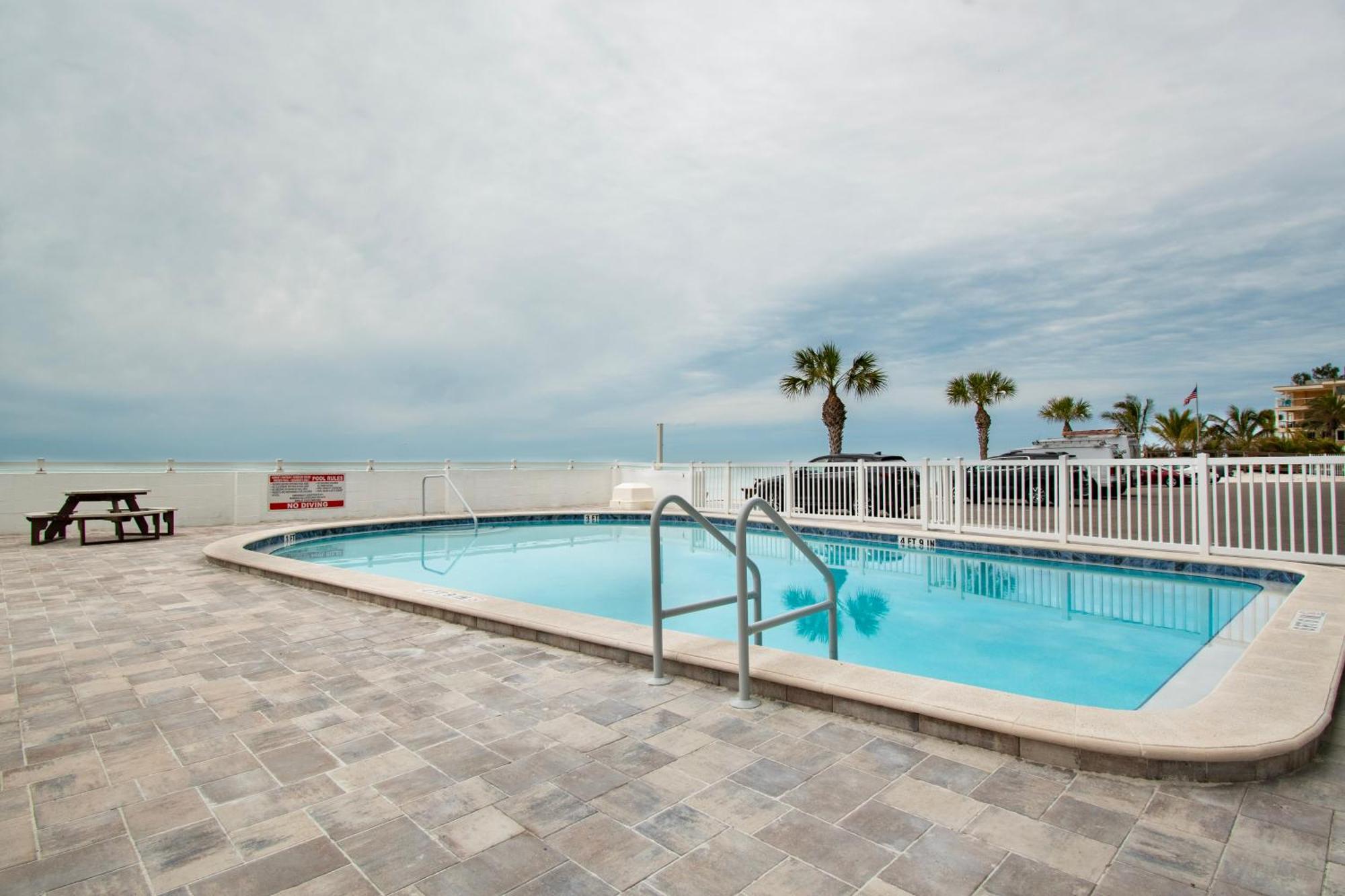 Funshine Sunset Beach St. Pete Beach Exterior foto