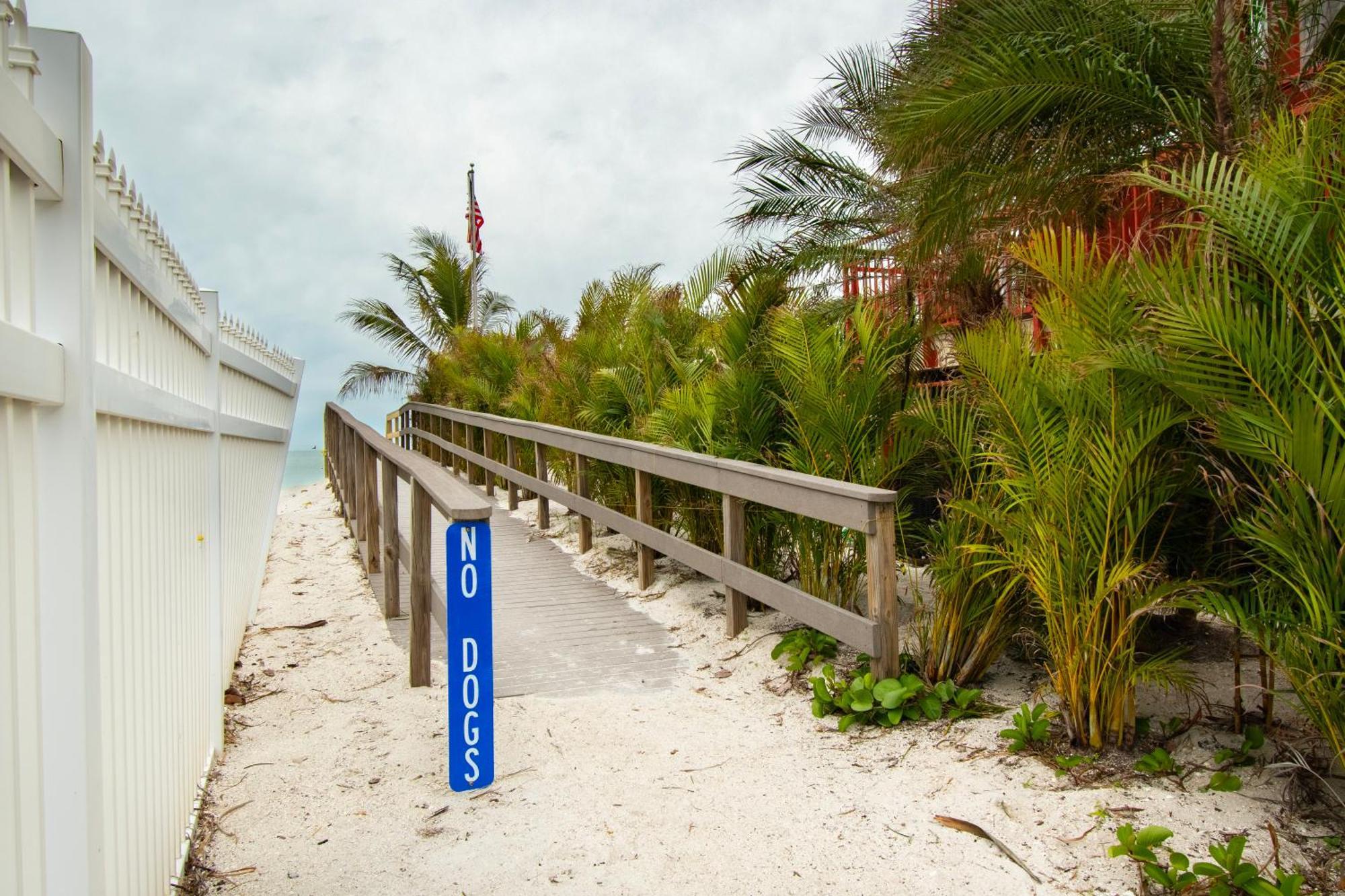 Funshine Sunset Beach St. Pete Beach Exterior foto